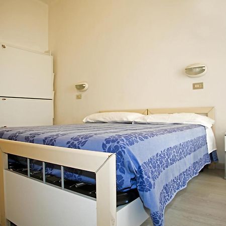 Hotel Selene Милано Мартима Екстериор снимка