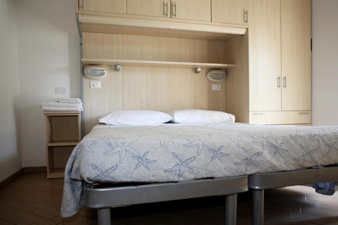 Hotel Selene Милано Мартима Екстериор снимка