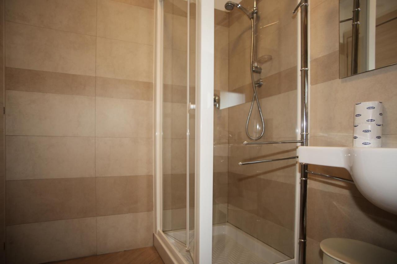 Hotel Selene Милано Мартима Екстериор снимка