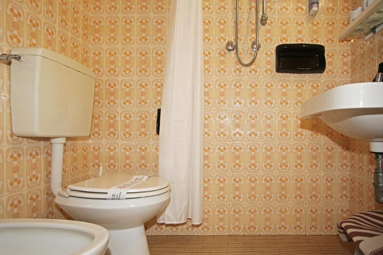 Hotel Selene Милано Мартима Екстериор снимка