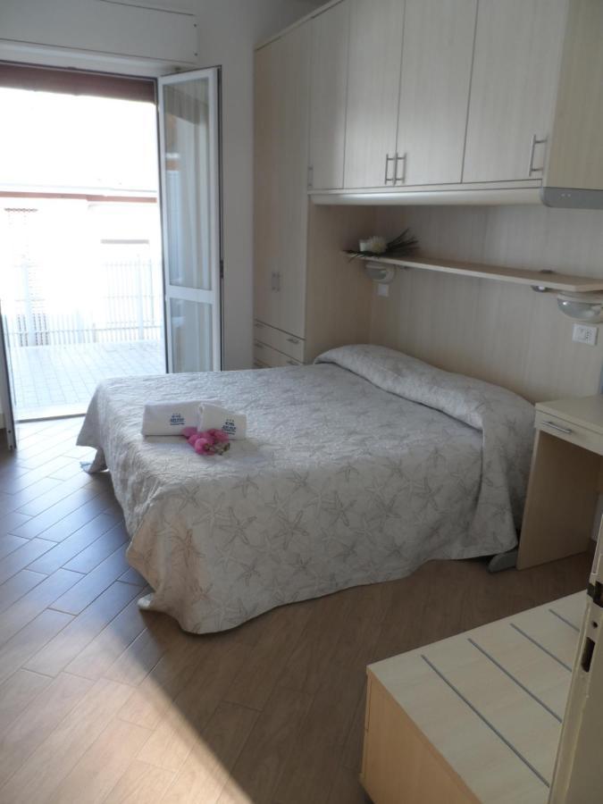 Hotel Selene Милано Мартима Екстериор снимка